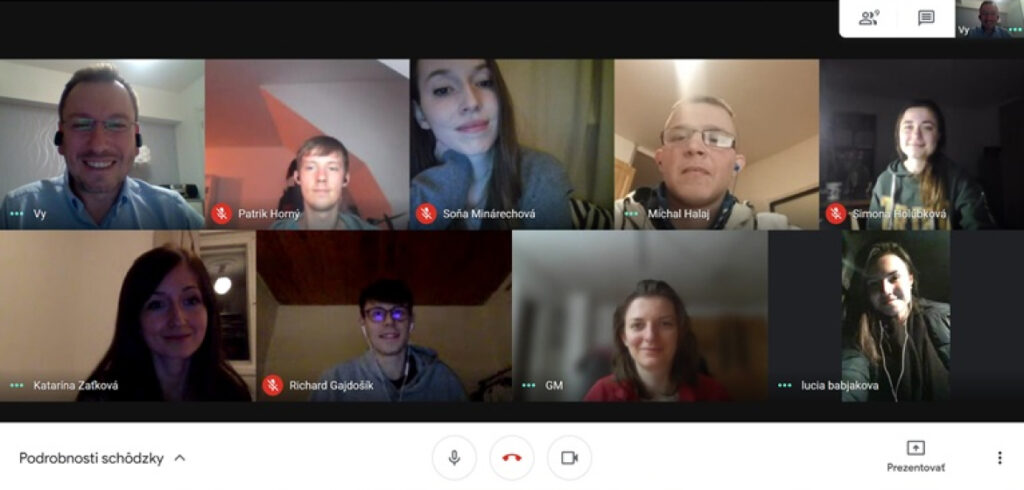 Debaty pod strechou