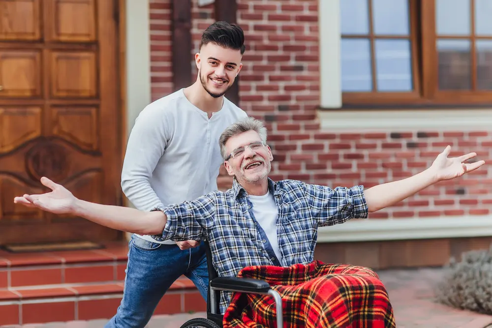 Senior na vozíku s rodinou